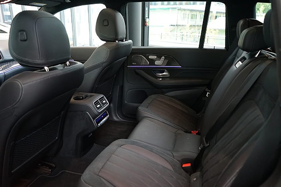 Mercedes-Benz GLS63 14 of 15
