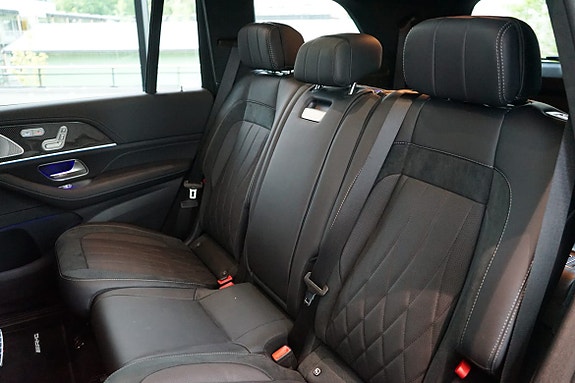 Mercedes-Benz GLS63 13 of 15