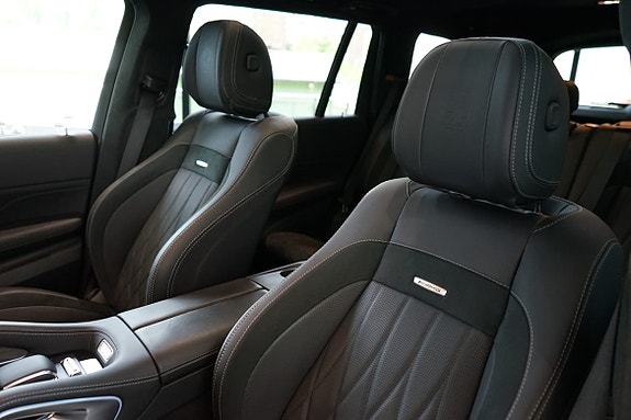 Mercedes-Benz GLS63 11 of 15