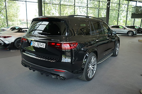 Mercedes-Benz GLS63 9 of 15