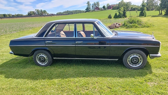 Mercedes-Benz 220 D 4 of 15