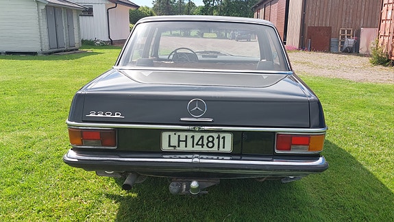Mercedes-Benz 220 D 3 of 15