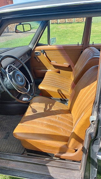 Mercedes-Benz 220 D 11 of 15