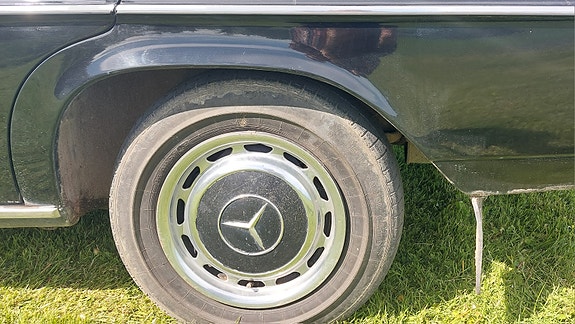 Mercedes-Benz 220 D 6 of 15