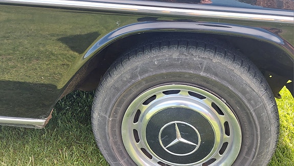 Mercedes-Benz 220 D 7 of 15