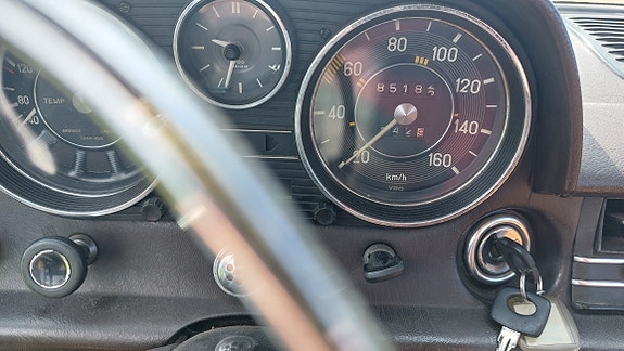 Mercedes-Benz 220 D 15 of 15