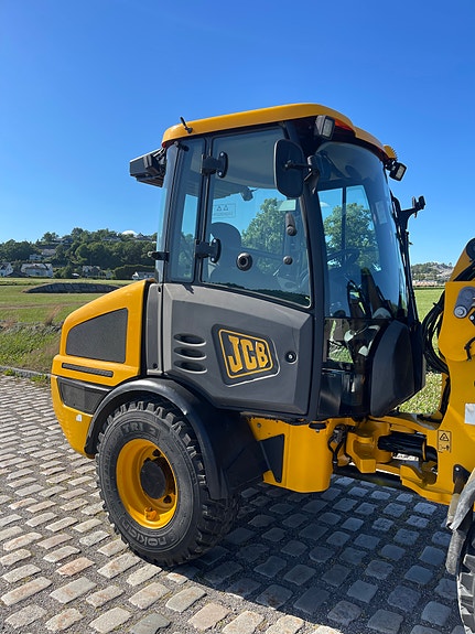 JCB 407 T4. 8 of 30