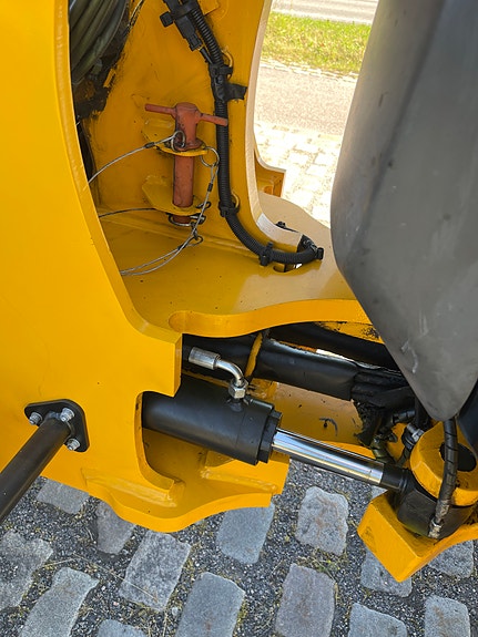 JCB 407 T4. 18 of 30