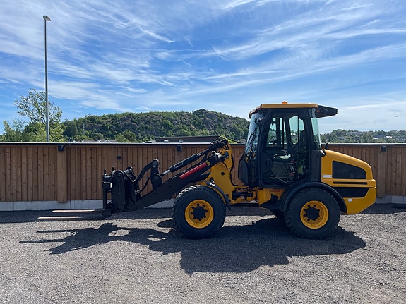 JCB 407 T4. 3 of 5