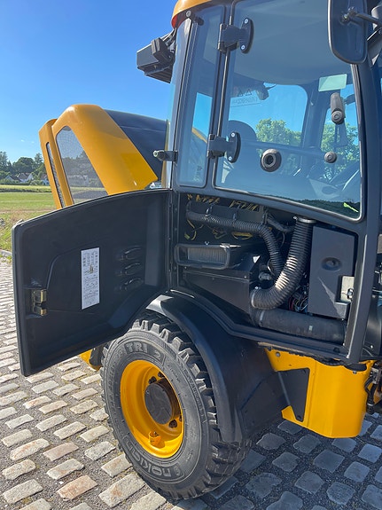 JCB 407 T4. 16 of 30