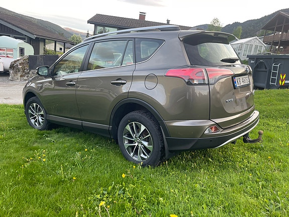 Toyota RAV4 4 of 5