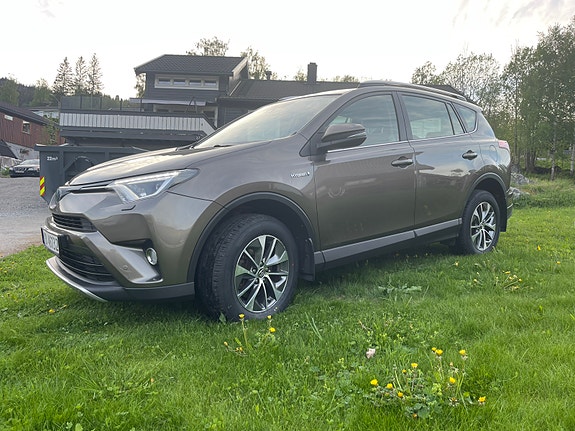 Toyota RAV4 2 of 5