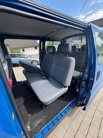 Toyota HiAce 14 of 22