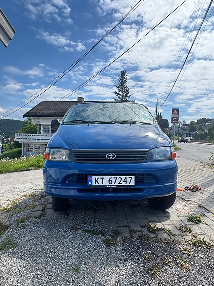 Toyota HiAce 2 of 22