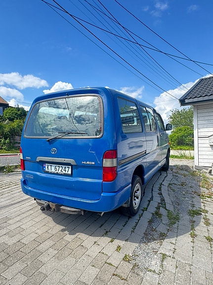 Toyota HiAce 8 of 22