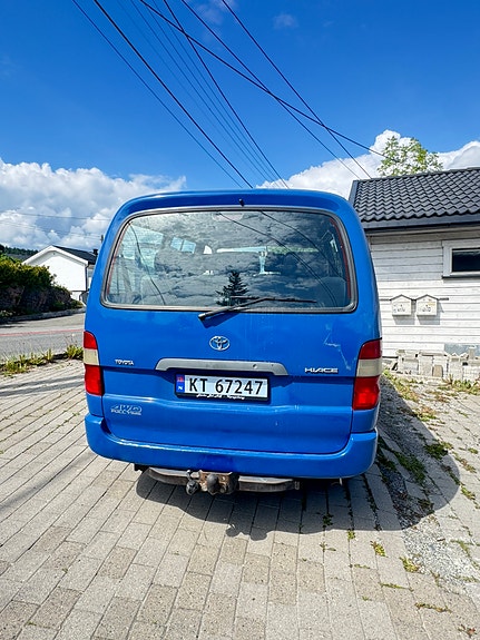Toyota HiAce 7 of 22