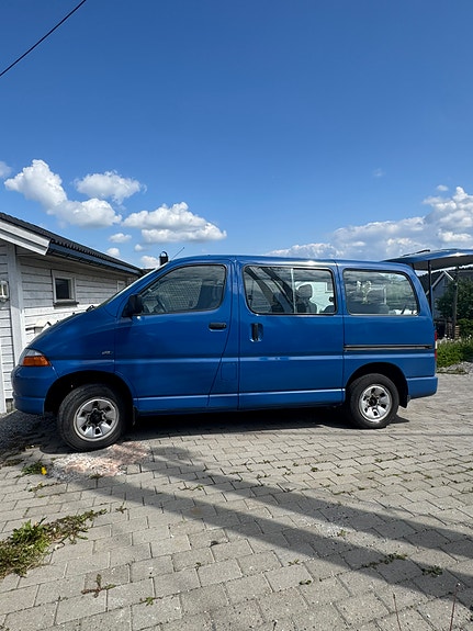 Toyota HiAce 4 of 22