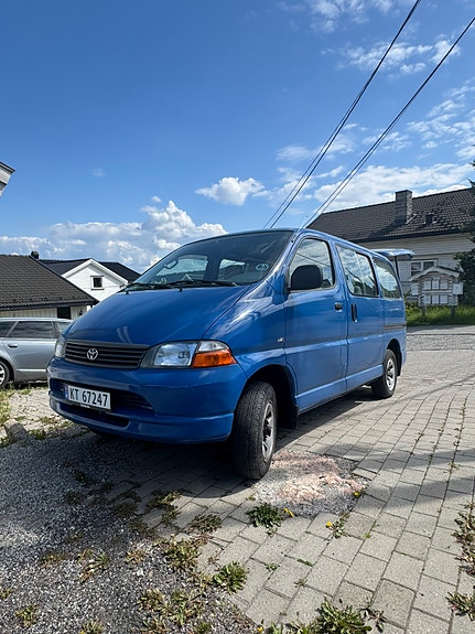 Toyota HiAce 3 of 22