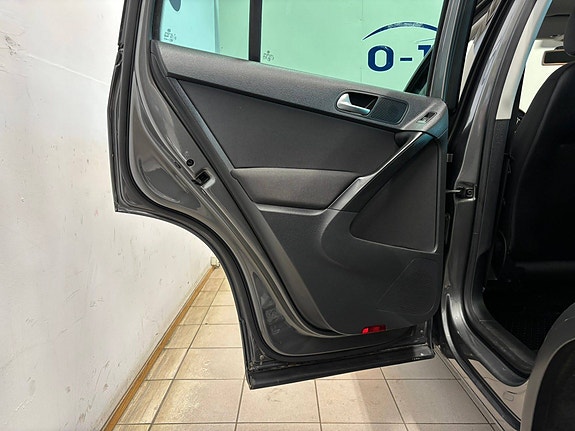 Volkswagen Tiguan 21 of 30