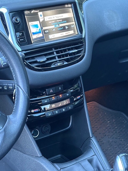 Peugeot 208 12 of 21
