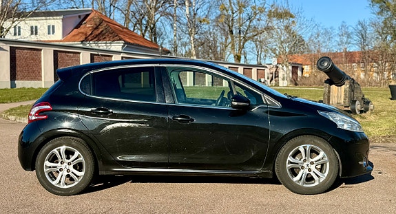 Peugeot 208 3 of 21