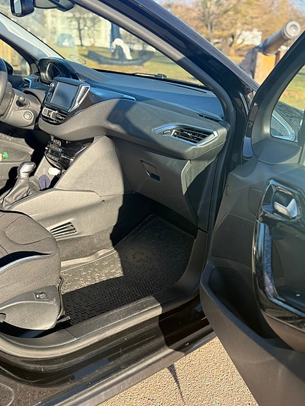Peugeot 208 16 of 21