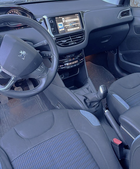 Peugeot 208 11 of 21