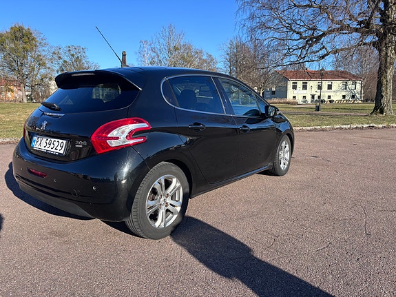 Peugeot 208 7 of 21