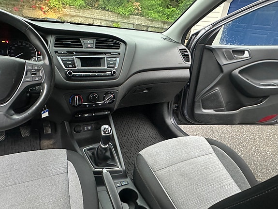 Hyundai i20 14 of 29