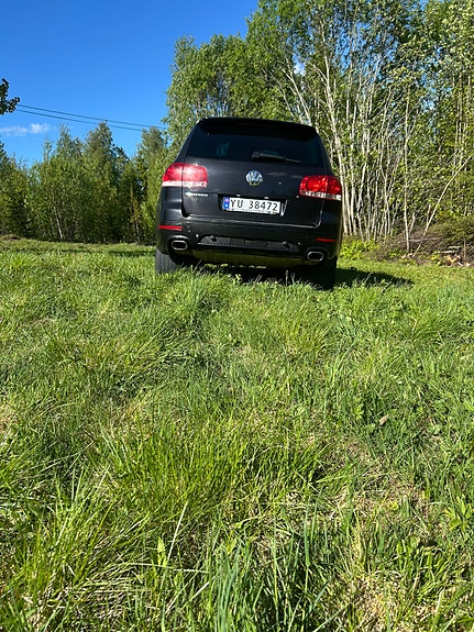 Volkswagen Touareg 2 of 5