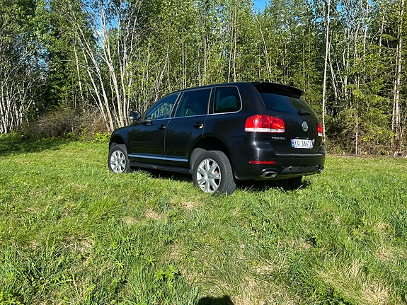 Volkswagen Touareg 3 of 5