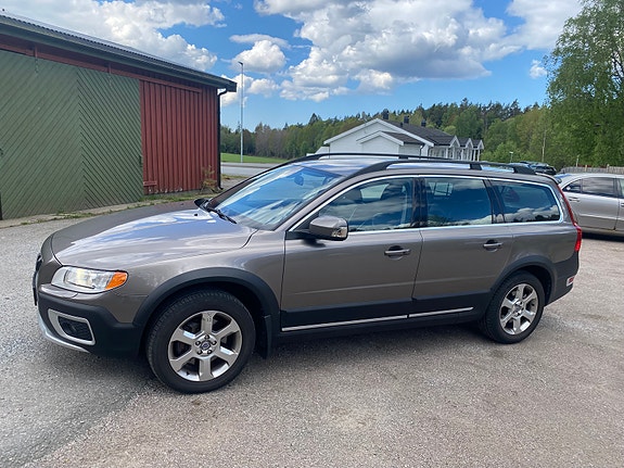 Volvo XC70 2 of 14