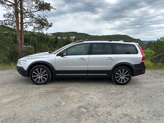 Volvo XC70 2 of 21