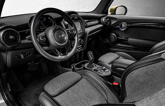 MINI Cooper SE 3 of 5