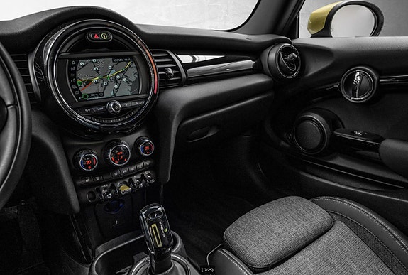 MINI Cooper SE 4 of 5
