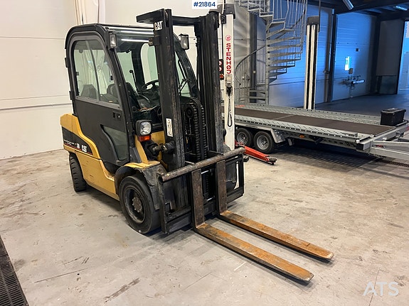 Cat DP30N truck 4 of 5