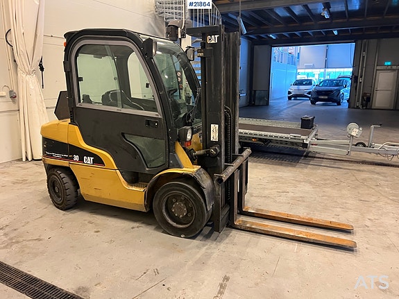 Cat DP30N truck 2 of 5