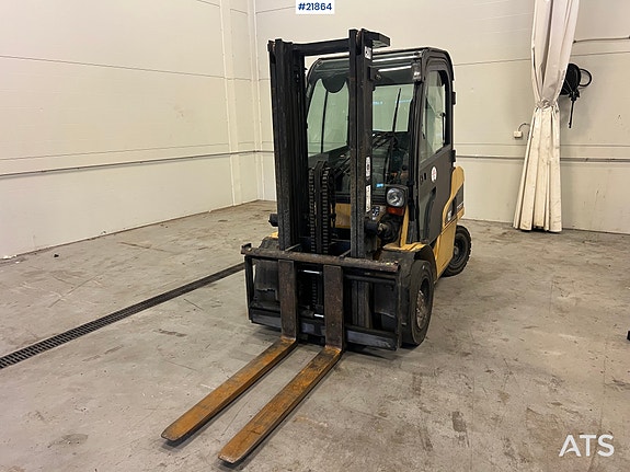 Cat DP30N truck 3 of 5
