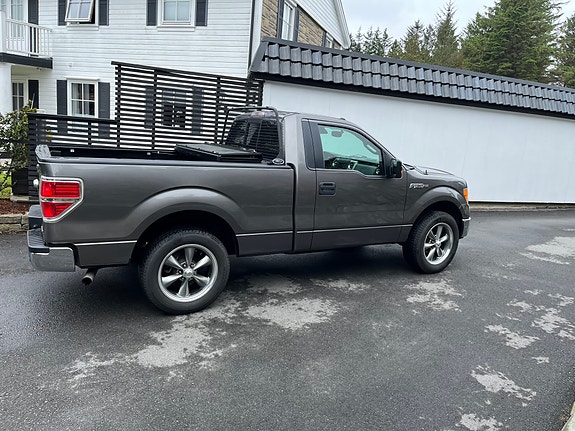 Ford F-150 4 of 5