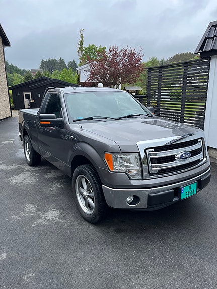 Ford F-150 2 of 5