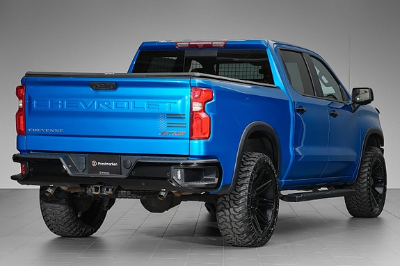 Chevrolet Silverado 4 of 5