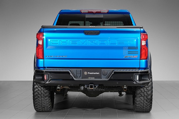 Chevrolet Silverado 3 of 5