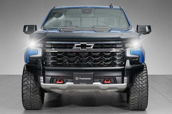 Chevrolet Silverado 2 of 5
