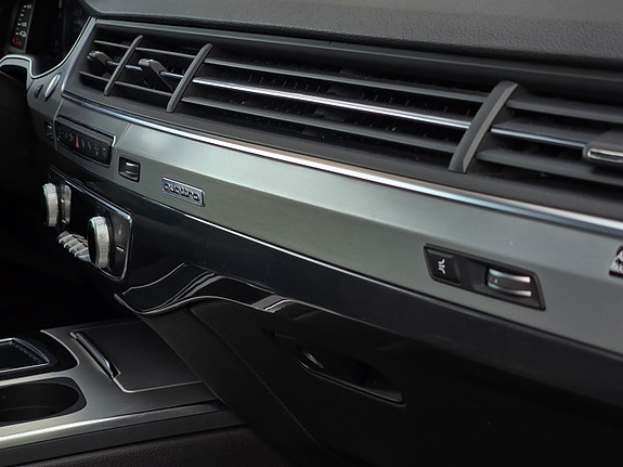Audi Q7 30 of 30