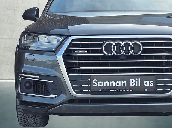Audi Q7 2 of 5