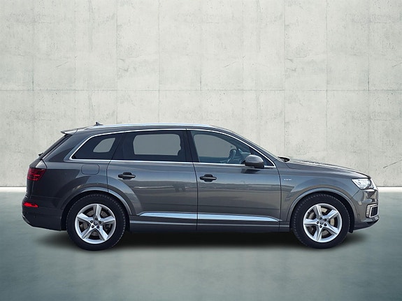 Audi Q7 4 of 5