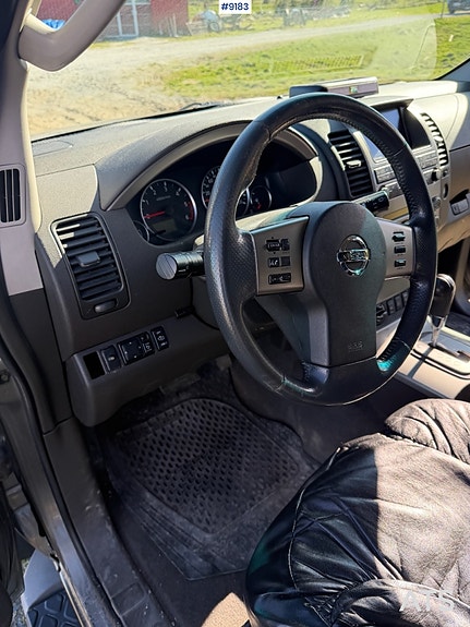 Nissan Pathfinder 12 of 27