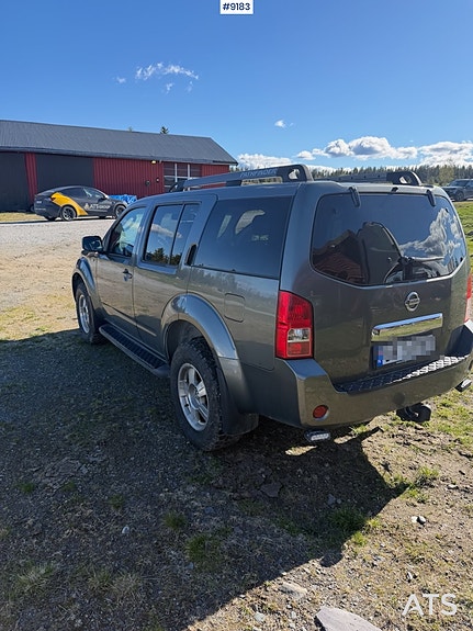 Nissan Pathfinder 3 of 27