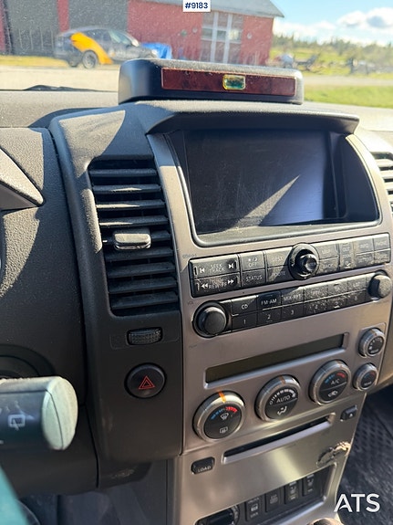 Nissan Pathfinder 14 of 27