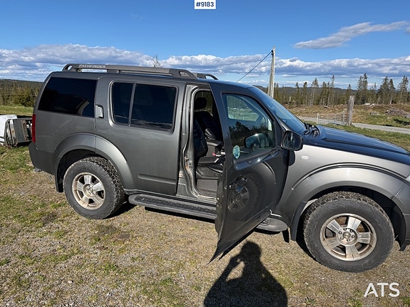 Nissan Pathfinder 7 of 27